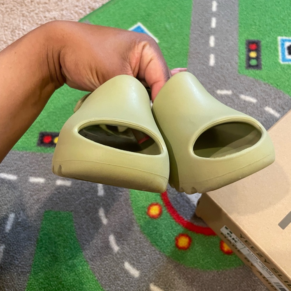 Yeezy Slides Infant - Picture 5 of 10